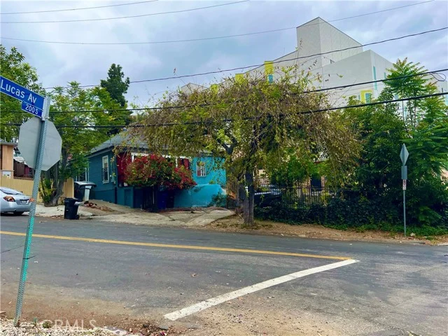 1405 W 2nd photo 1