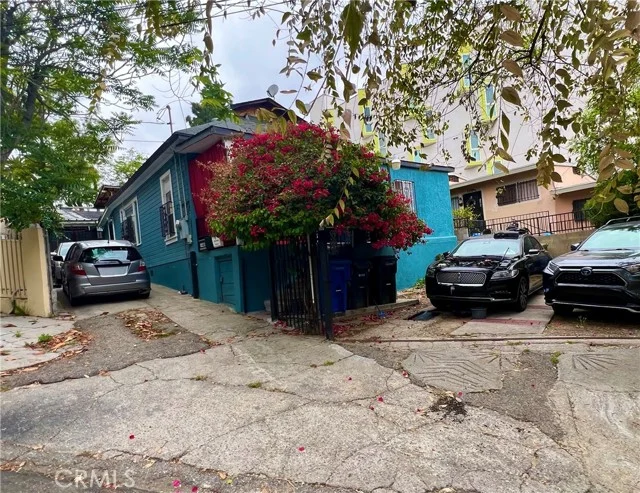 1405 W 2nd photo 2