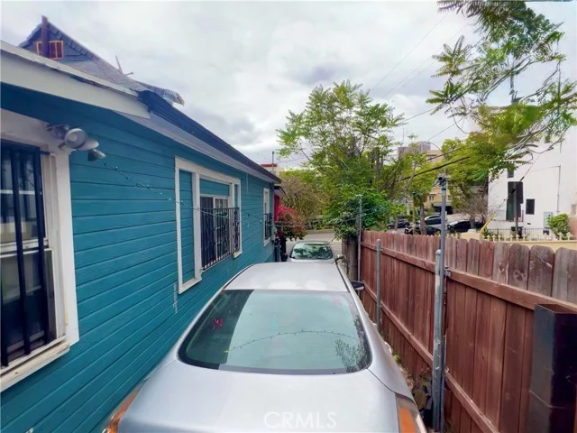 1405 W 2nd photo 4