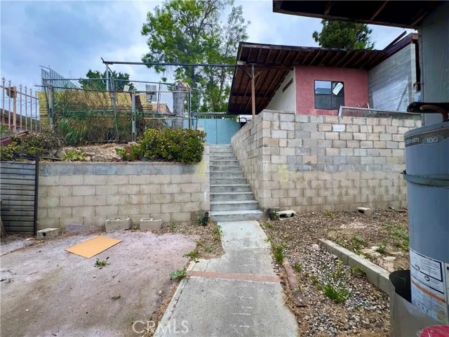 1405 W 2nd photo 5
