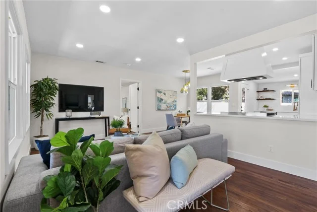 22910 Cabrillo Avenue photo 3