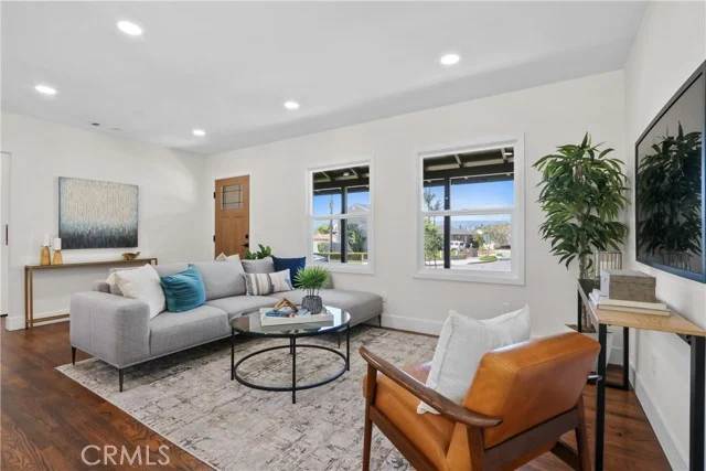 22910 Cabrillo Avenue photo 4
