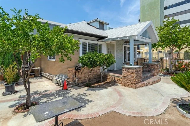1417 N Kenmore photo 2