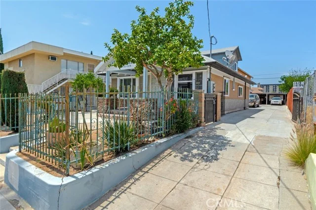 1417 N Kenmore photo 3