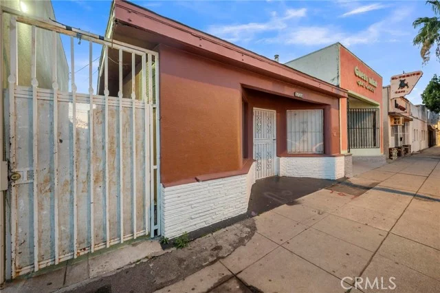 5724 E Beverly Boulevard, Los Angeles