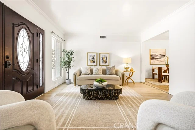 11840 Gilmore photo 4