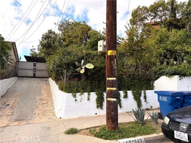 543 S Ditman photo 3