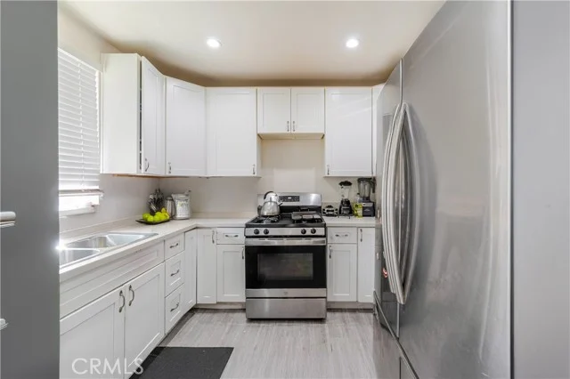 421 E 65th photo 4