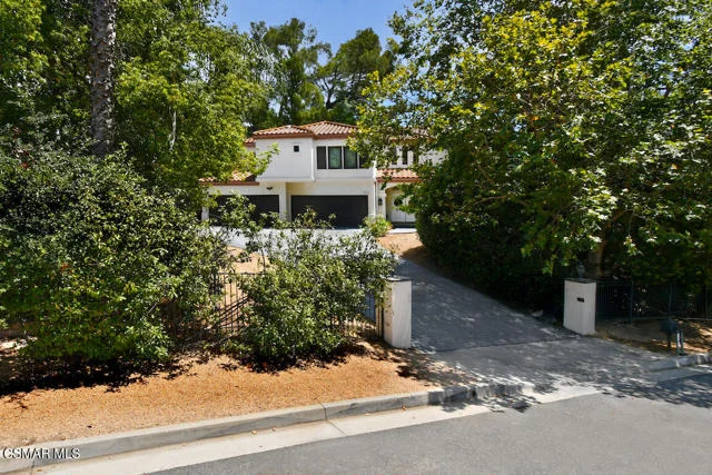 5536 Easterly Road photo 1