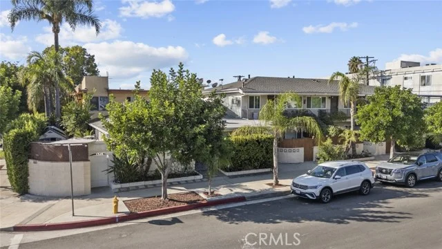 6661 Wilkinson Avenue photo 2