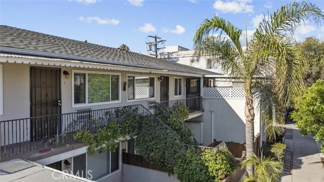 6661 Wilkinson Avenue photo 3