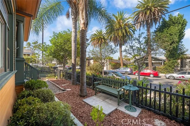 748 Daisy Avenue photo 4