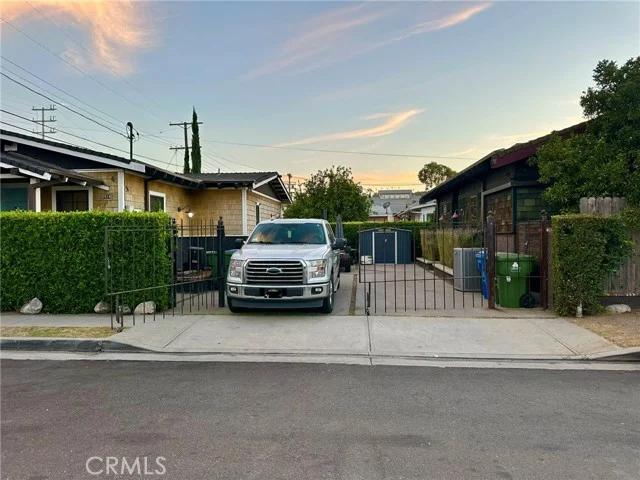 514 W River Street photo 2