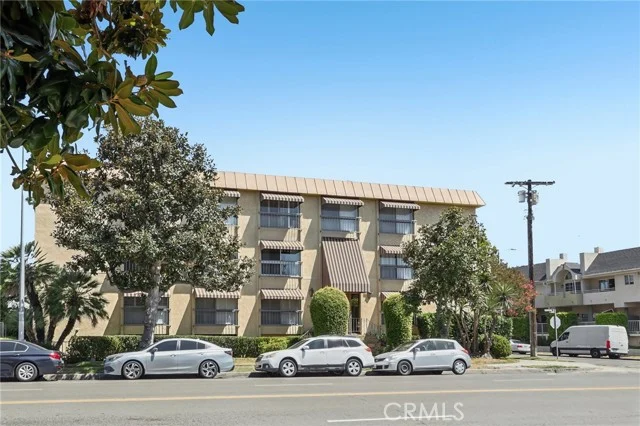 11507 Moorpark Street #305 photo 2