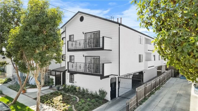 755 Gaviota Avenue photo 1