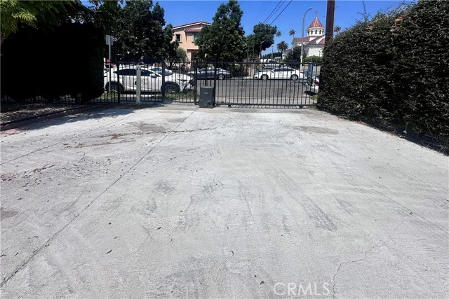 1558 N Kenmore photo 3