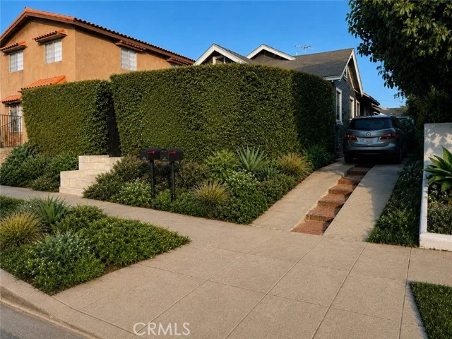 716 N Sierra Bonita Avenue photo 3