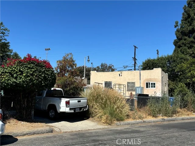 1930 Blake Avenue photo 3