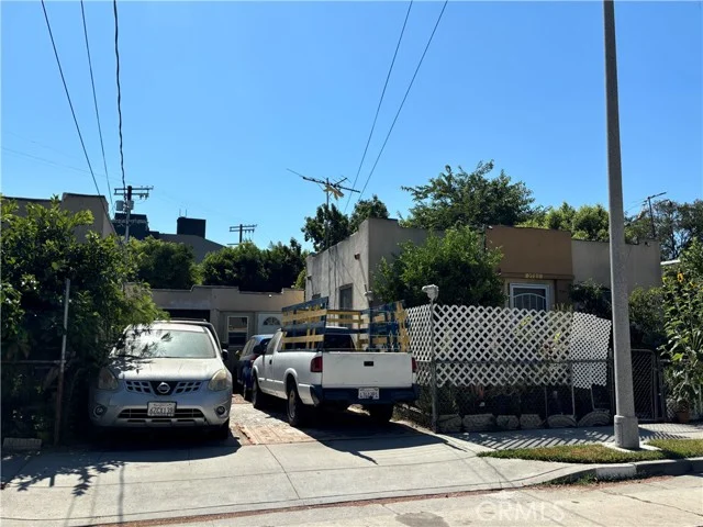 1930 Blake Avenue photo 5