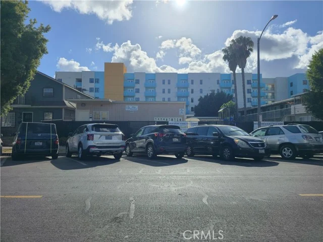 1425 Elm photo 1