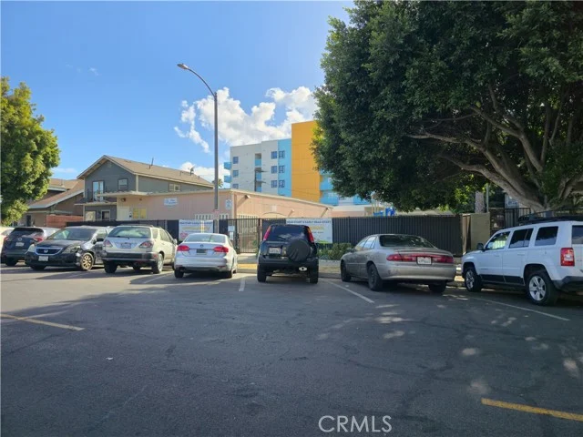 1425 Elm photo 2