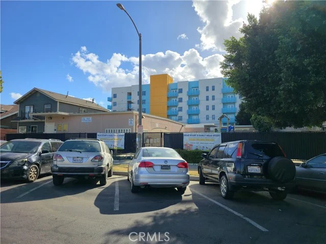 1425 Elm photo 3