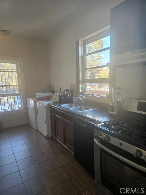1460 W 23rd photo 4