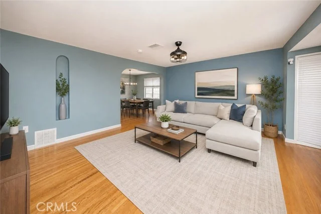 11216 Erwin Street photo 3