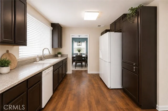 11216 Erwin Street photo 5