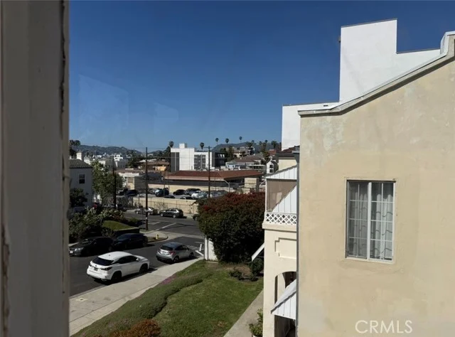 328 N Mariposa photo 2