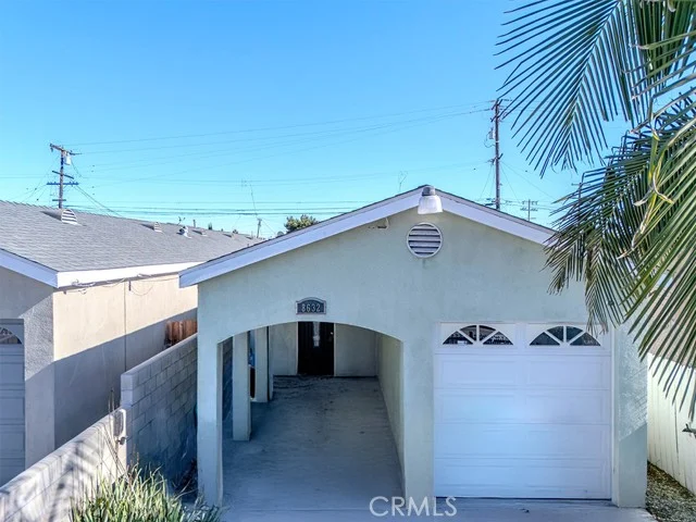 8632 S Fir Avenue photo 2