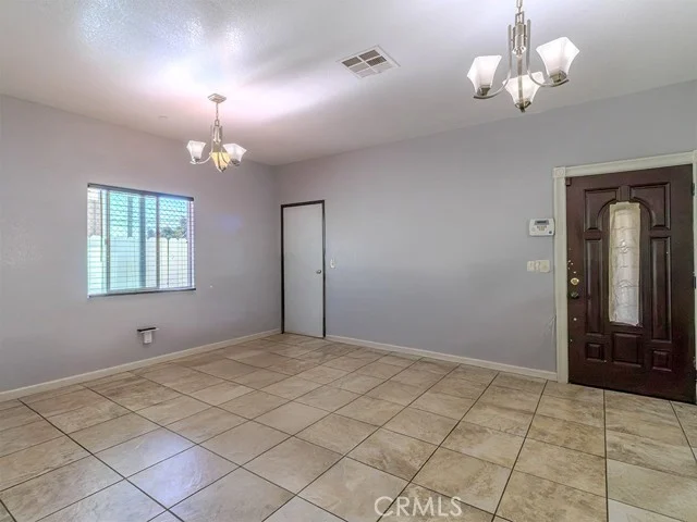 8632 S Fir Avenue photo 3