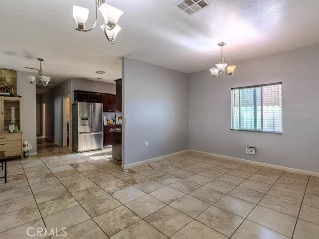 8632 S Fir Avenue photo 5