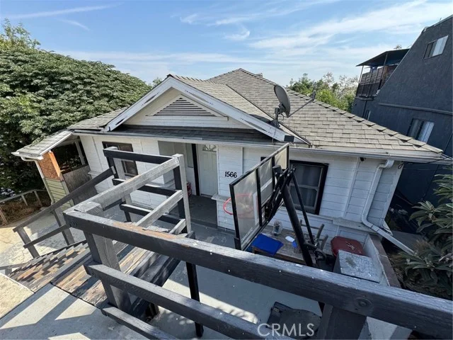 1566 Rollins photo 4