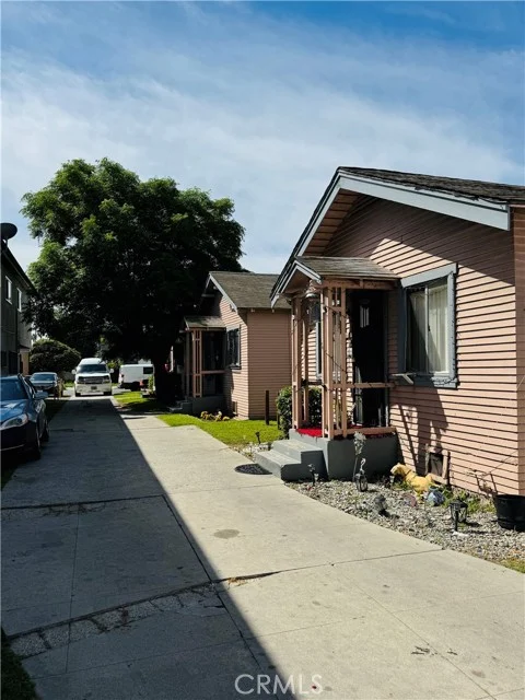 613 W 80th photo 2