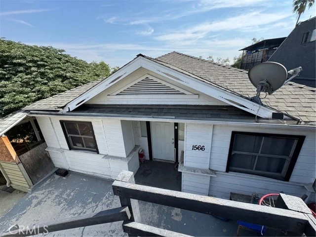 1566 Rollins photo 3