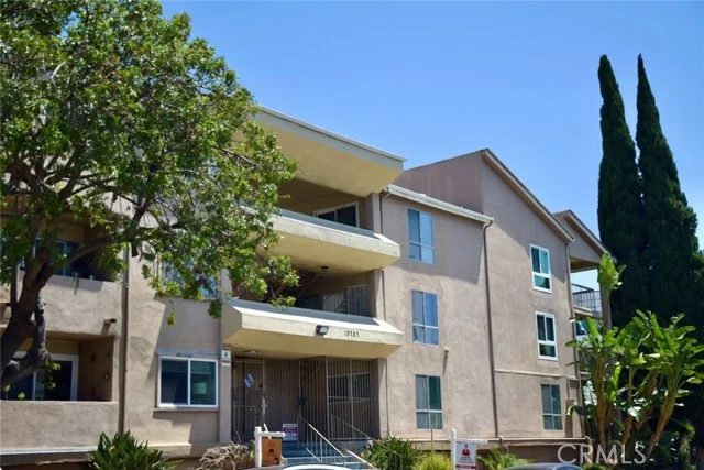 10757 Hortense #304, Toluca Lake