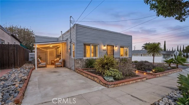 1652 Loma Avenue photo 4