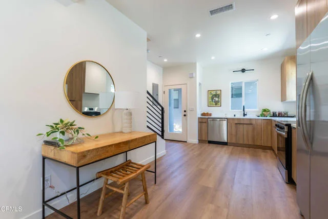 1/4 Dorris Place, Los Angeles