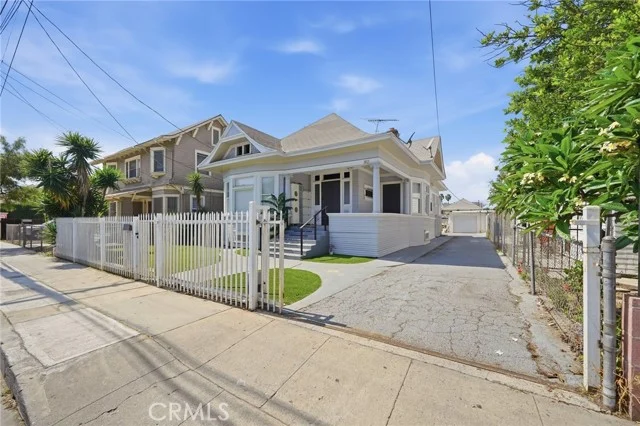1411 Albany Street photo 2