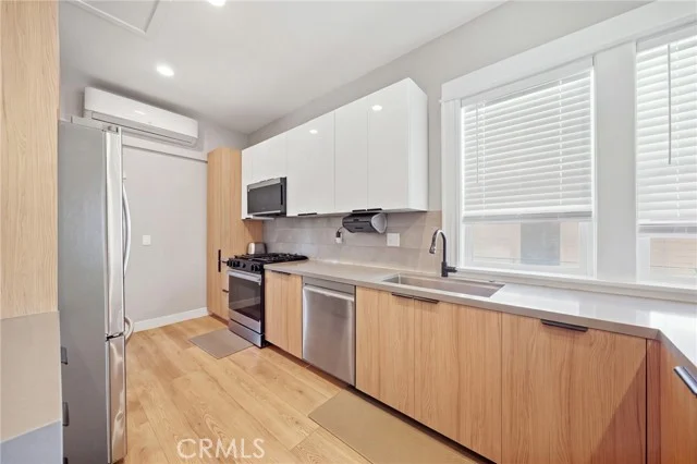 1411 Albany Street photo 4