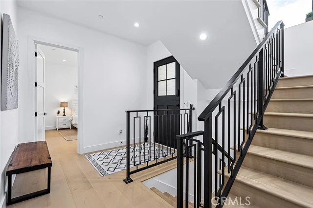 1406 S Catalina #B photo 3