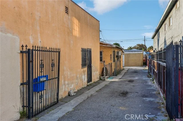 3309 W Florence photo 2