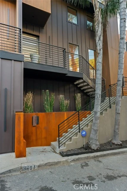 3601 Dixie Canyon Place photo 2