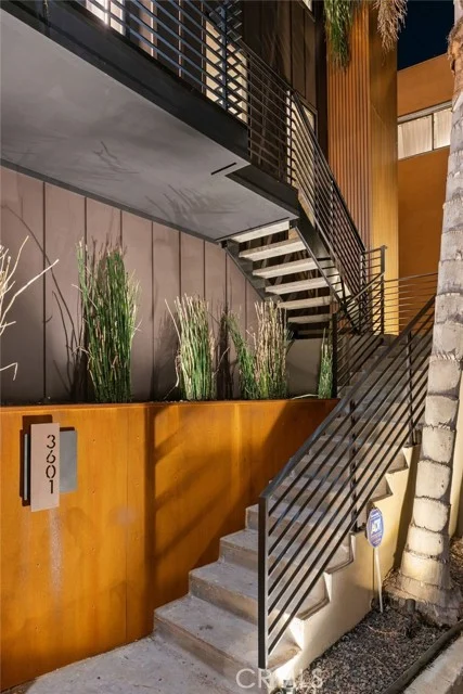 3601 Dixie Canyon Place photo 4