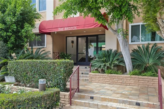 1121 N Olive Drive #211 photo 2