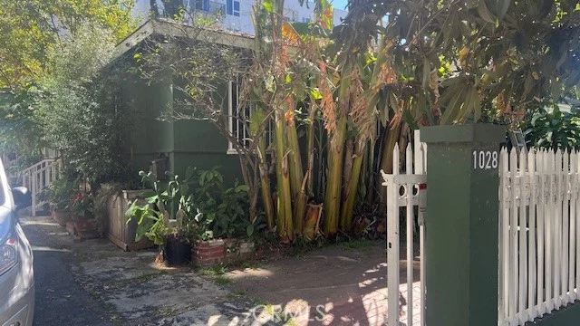 1028 S Kenmore photo 2