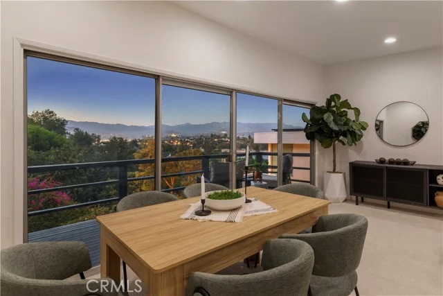 2054 Kenilworth photo 2