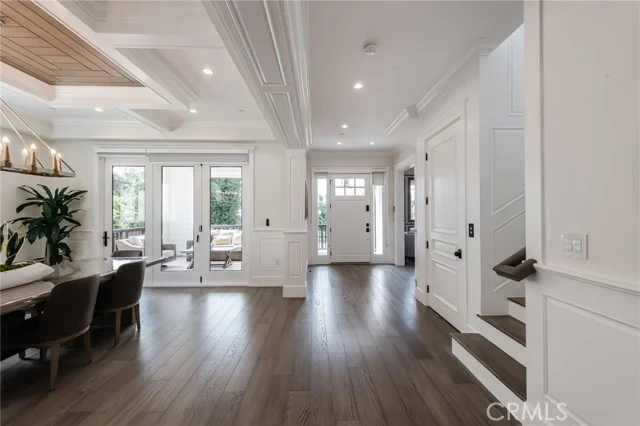 10555 Holman photo 3