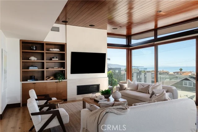 2215 Manhattan Avenue photo 3